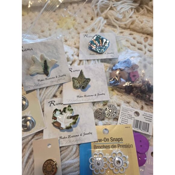 Buttons, charms and jewelry making misc items - Picture 3 of 9